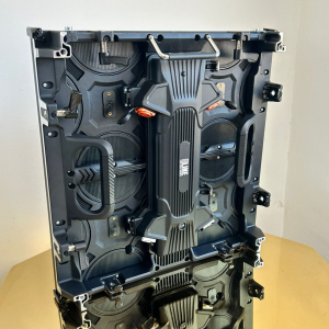 Pantalla LED 3D P3.91 Outdoor Curva 45° – Black Pro Series (Gabinete 500×500mm)